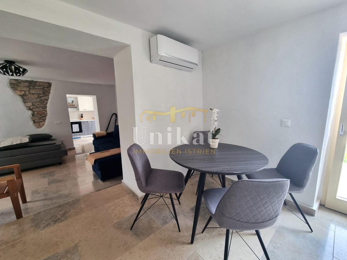 Renovirana kamnita hiša s bazenom 3 km od morja